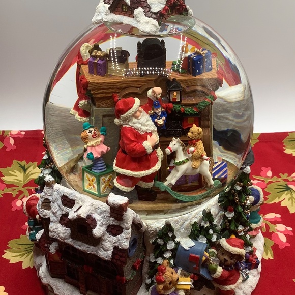 Large Vintage Kirkland Musical/Revolving Christmas Waterglobe. Original Box. - Picture 5 of 11